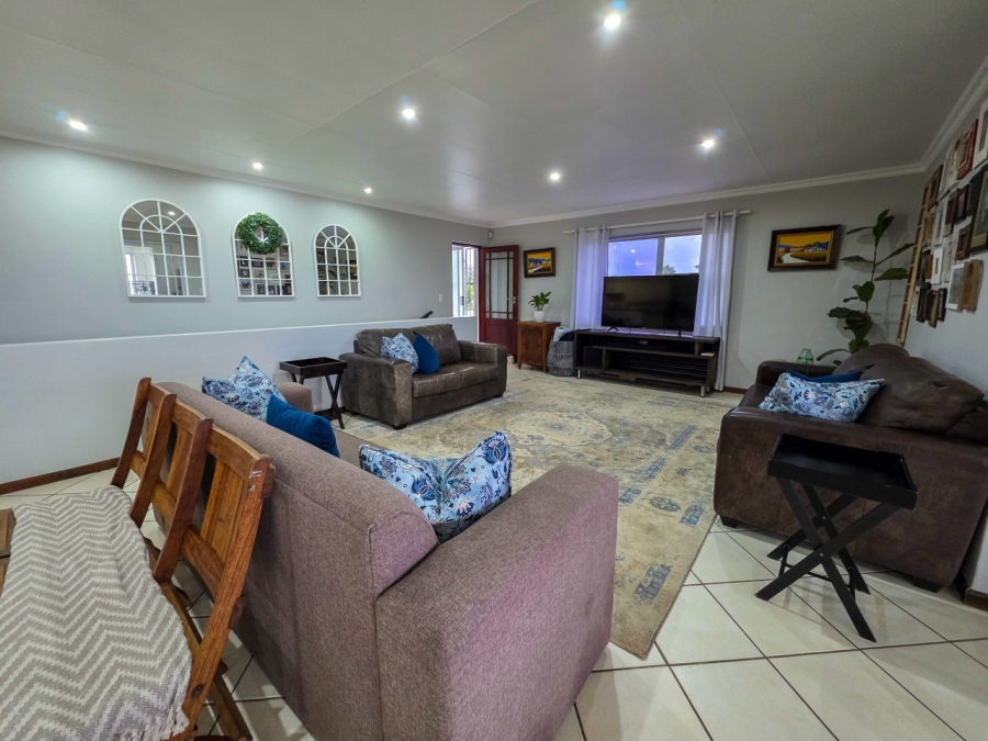 5 Bedroom Property for Sale in Wavecrest Eastern Cape